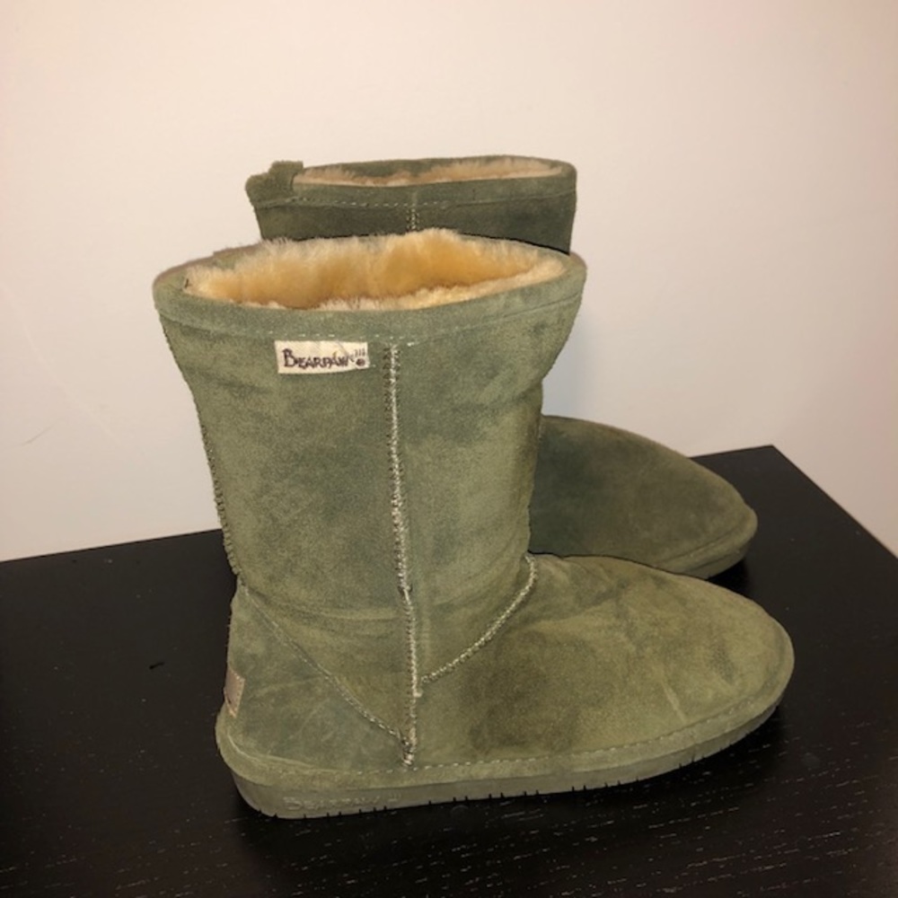 Gorgeous BearPaw winter, snow size 7